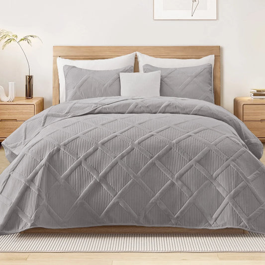 Ultrasonic King Quilt Set, 3-Piece Lightweight Bedspreads Modern Striped Coverlet, Light Grey